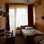 Nereus Park Hotel 2*